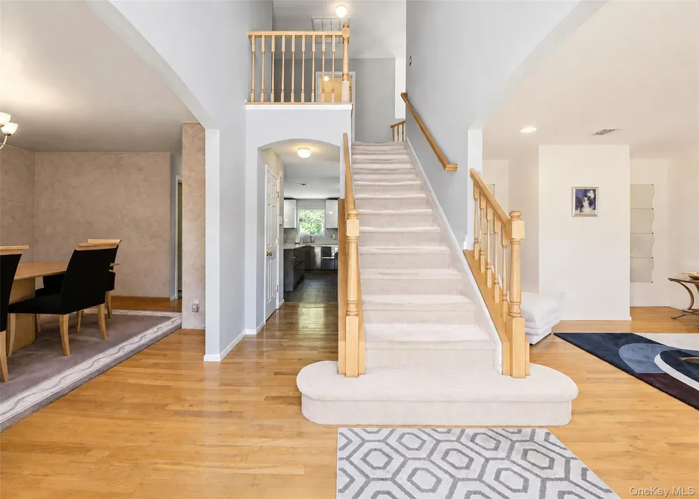 23 Greentree Drive Medford, NY 11763