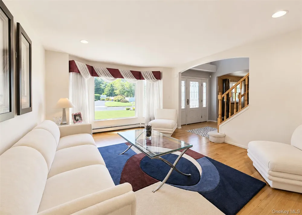 23 Greentree Drive Medford, NY 11763