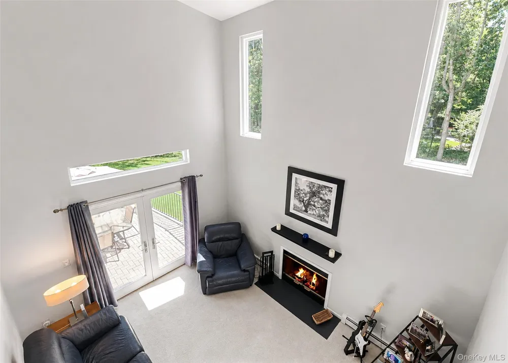 23 Greentree Drive Medford, NY 11763