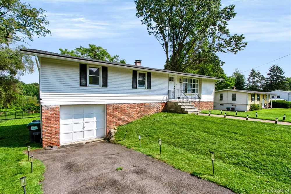 20 Seneca Lane Milton, NY 12547