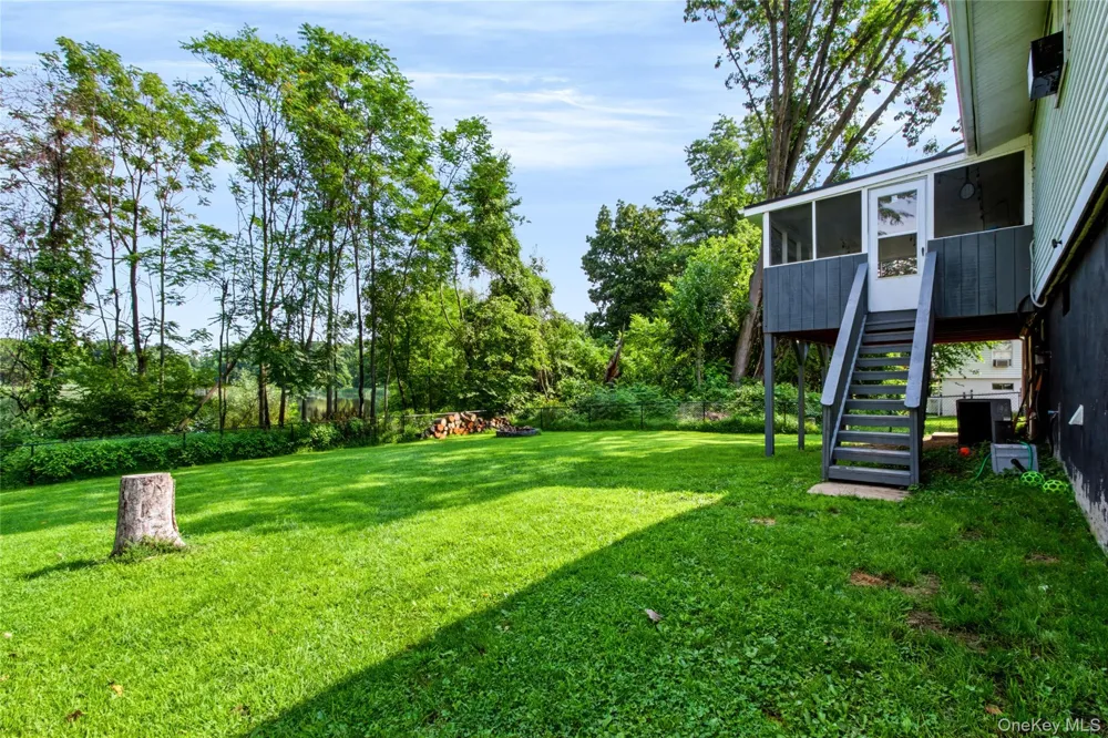 20 Seneca Lane Milton, NY 12547