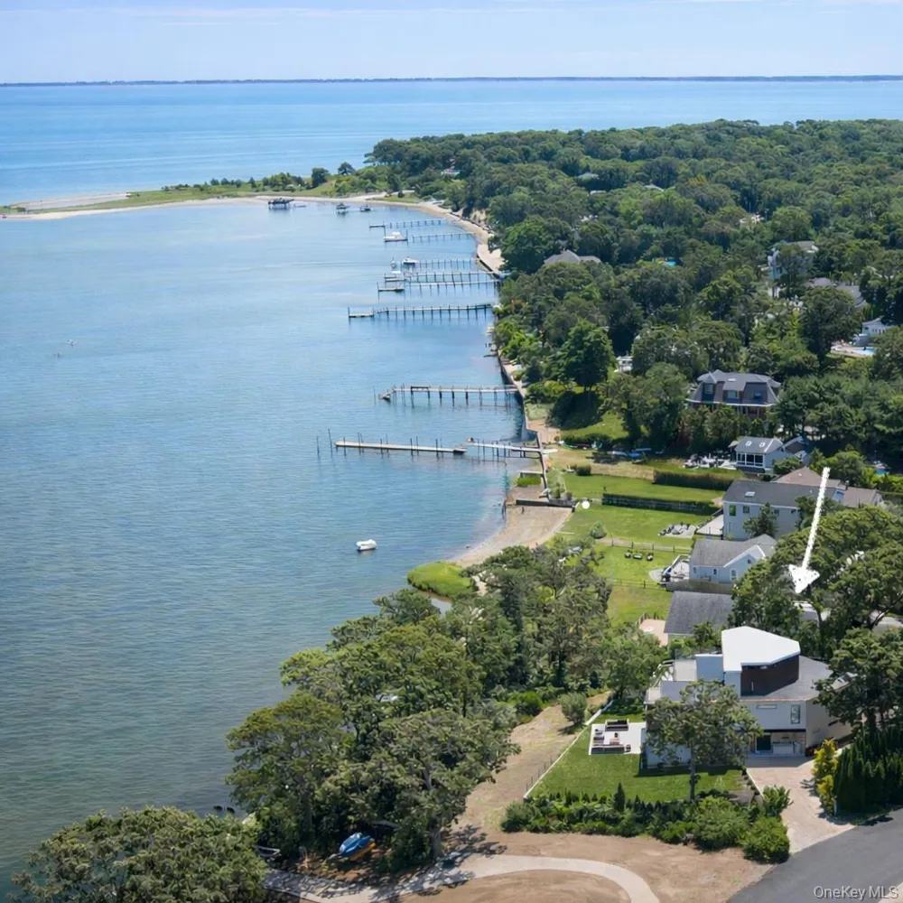 10 Bay View Drive Hampton Bays, NY 11946