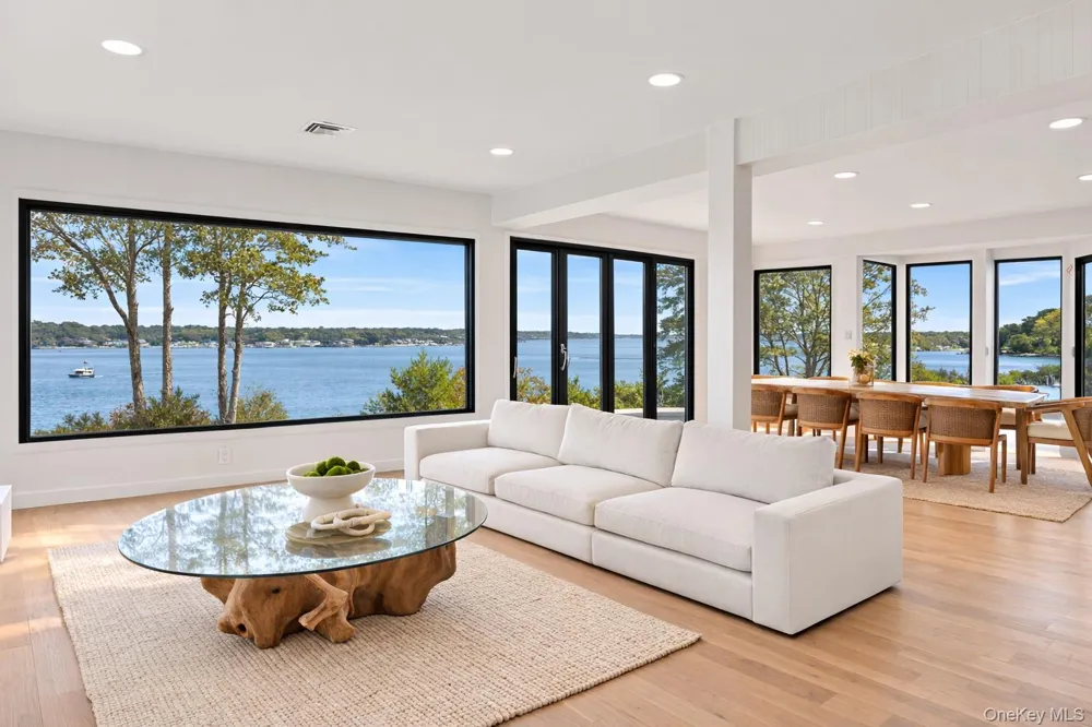 10 Bay View Drive Hampton Bays, NY 11946