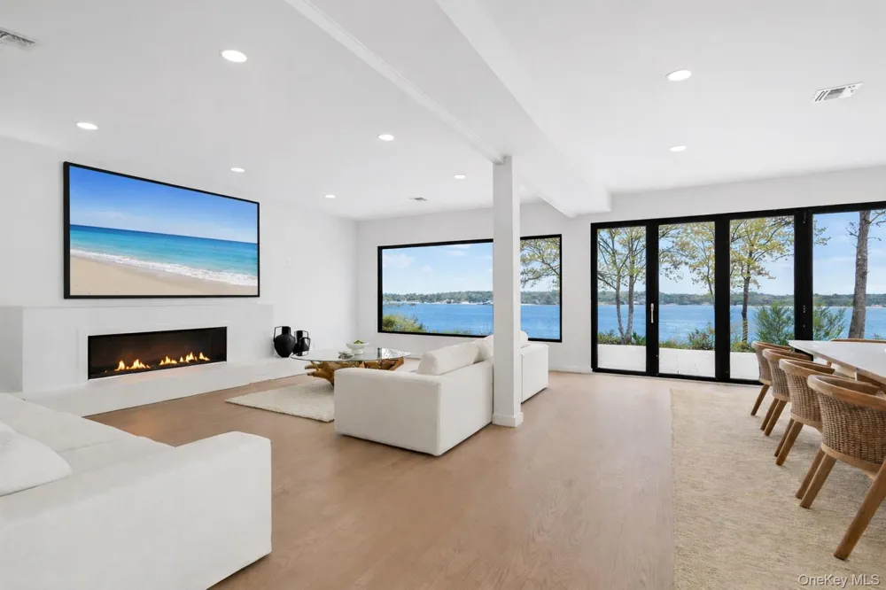 10 Bay View Drive Hampton Bays, NY 11946