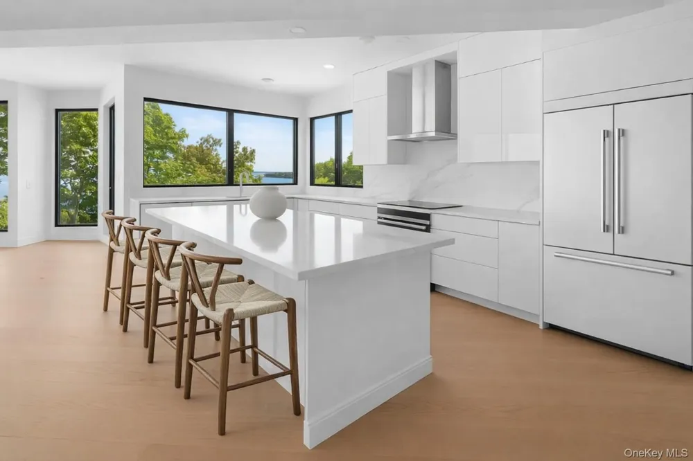 10 Bay View Drive Hampton Bays, NY 11946