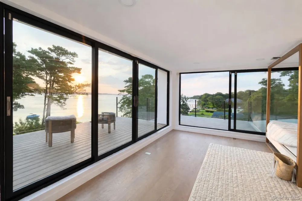 10 Bay View Drive Hampton Bays, NY 11946