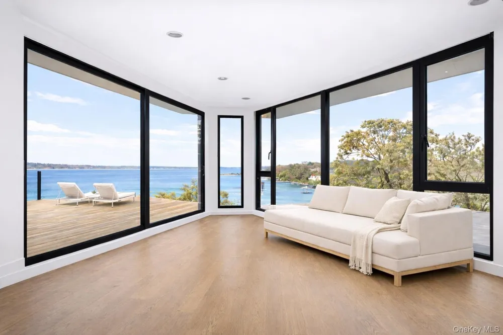 10 Bay View Drive Hampton Bays, NY 11946