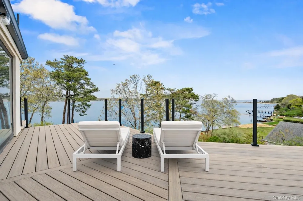 10 Bay View Drive Hampton Bays, NY 11946