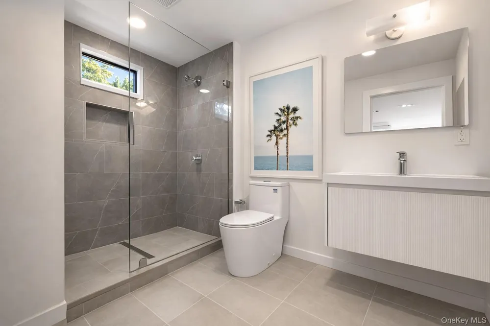 10 Bay View Drive Hampton Bays, NY 11946