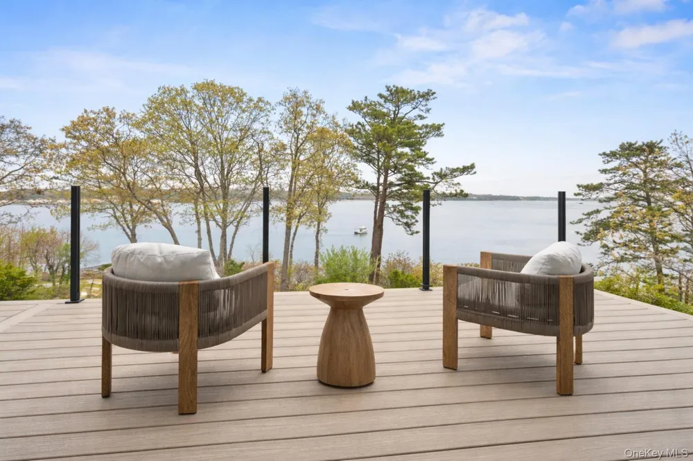 10 Bay View Drive Hampton Bays, NY 11946