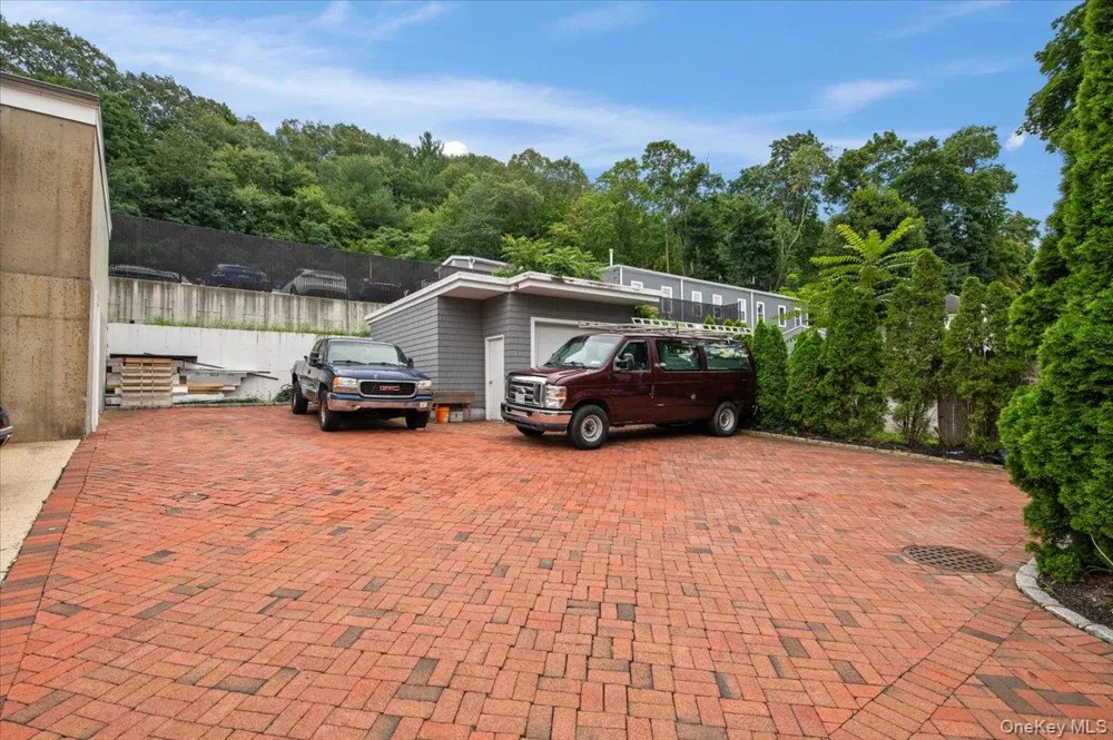 97 Pine Hollow Road Oyster Bay, NY 11771
