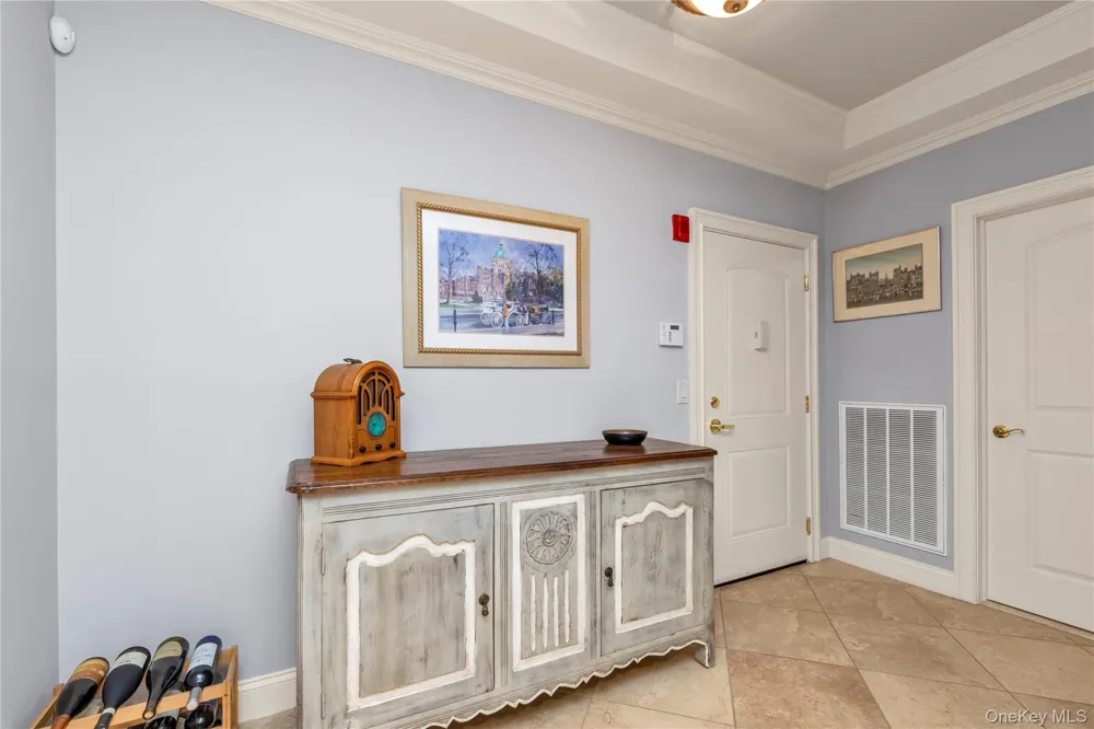 578 Pacing Way Westbury, NY 11590