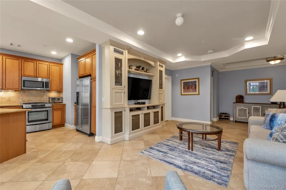 578 Pacing Way Westbury, NY 11590