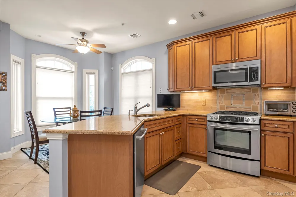 578 Pacing Way Westbury, NY 11590