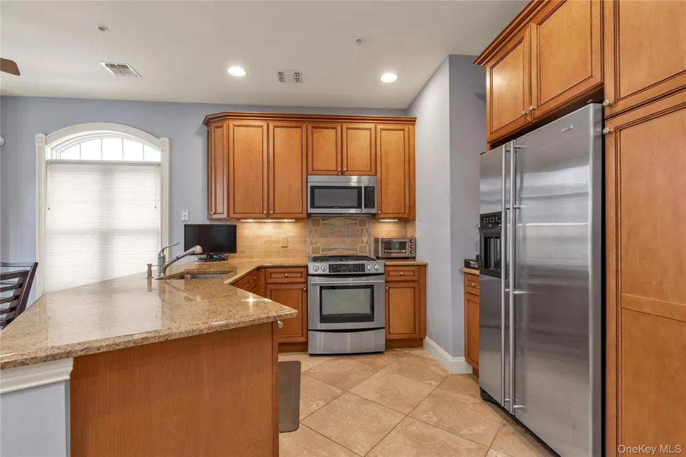 578 Pacing Way Westbury, NY 11590