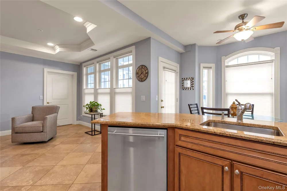 578 Pacing Way Westbury, NY 11590