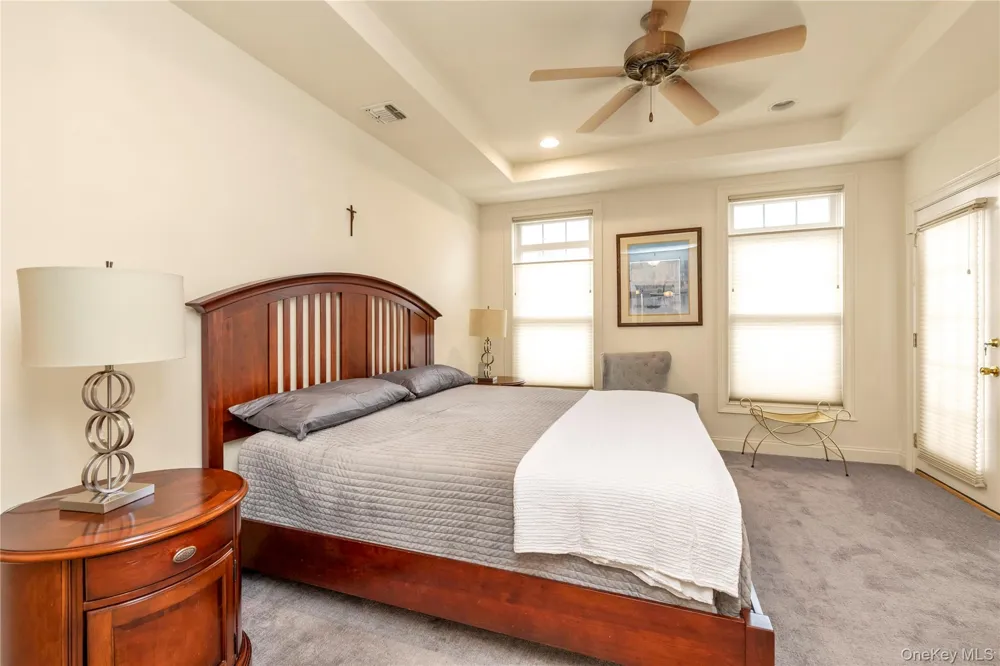 578 Pacing Way Westbury, NY 11590