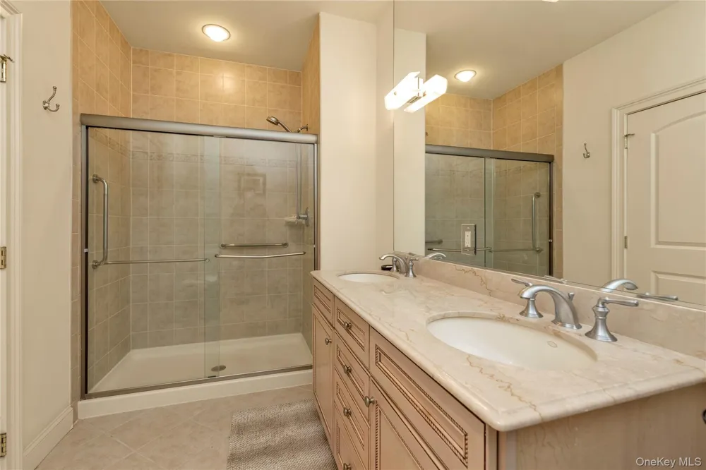 578 Pacing Way Westbury, NY 11590
