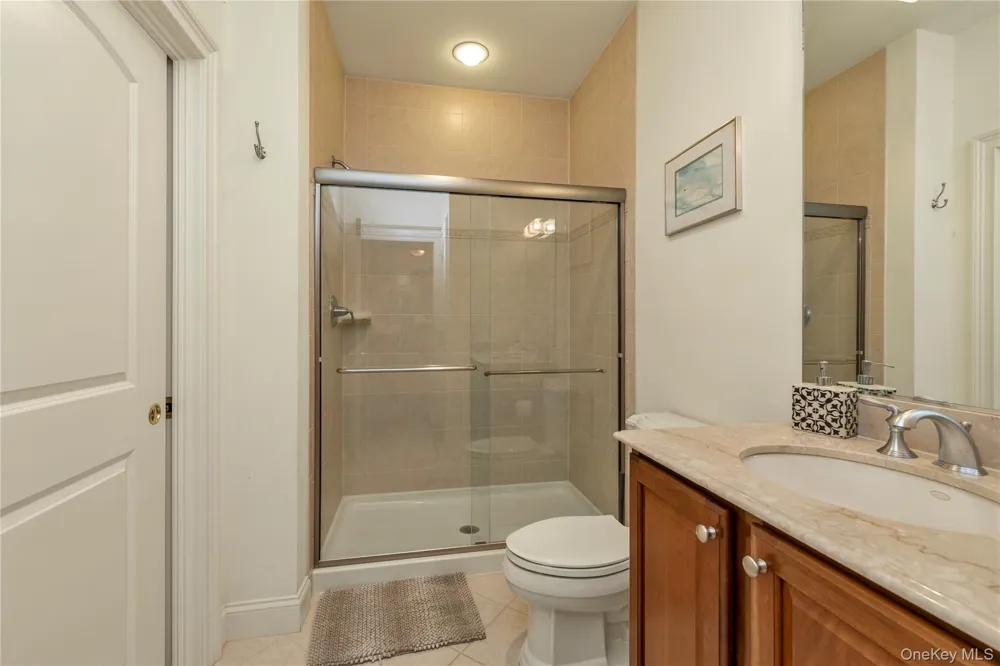 578 Pacing Way Westbury, NY 11590