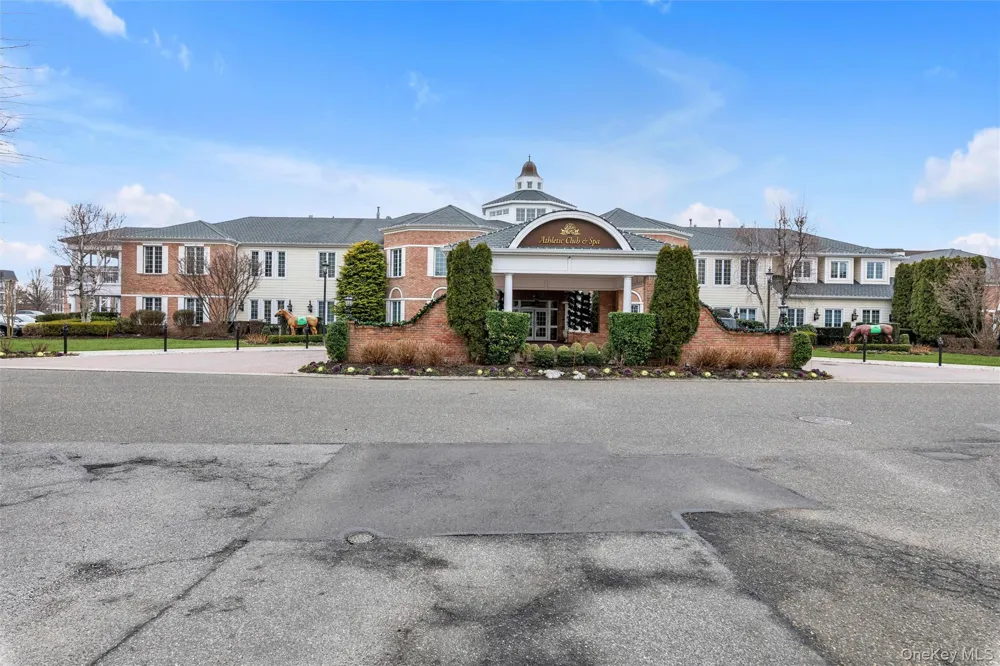 578 Pacing Way Westbury, NY 11590