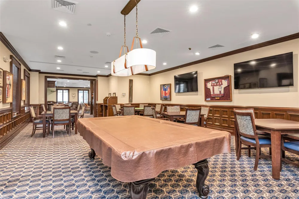 578 Pacing Way Westbury, NY 11590