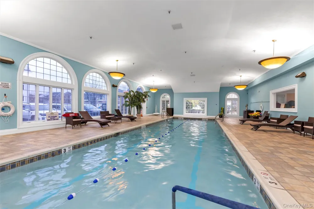 578 Pacing Way Westbury, NY 11590