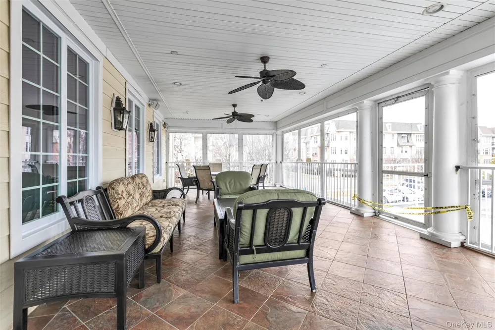 578 Pacing Way Westbury, NY 11590