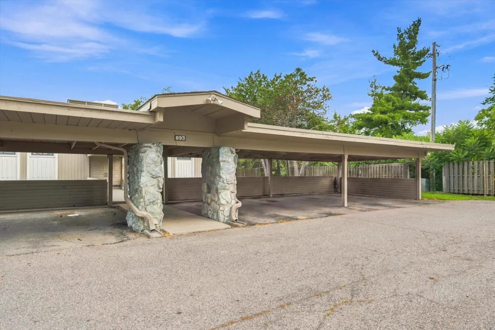 893 Cliffs Drive #107 Ypsilanti, MI 48198