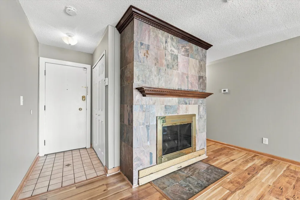 893 Cliffs Drive #107 Ypsilanti, MI 48198