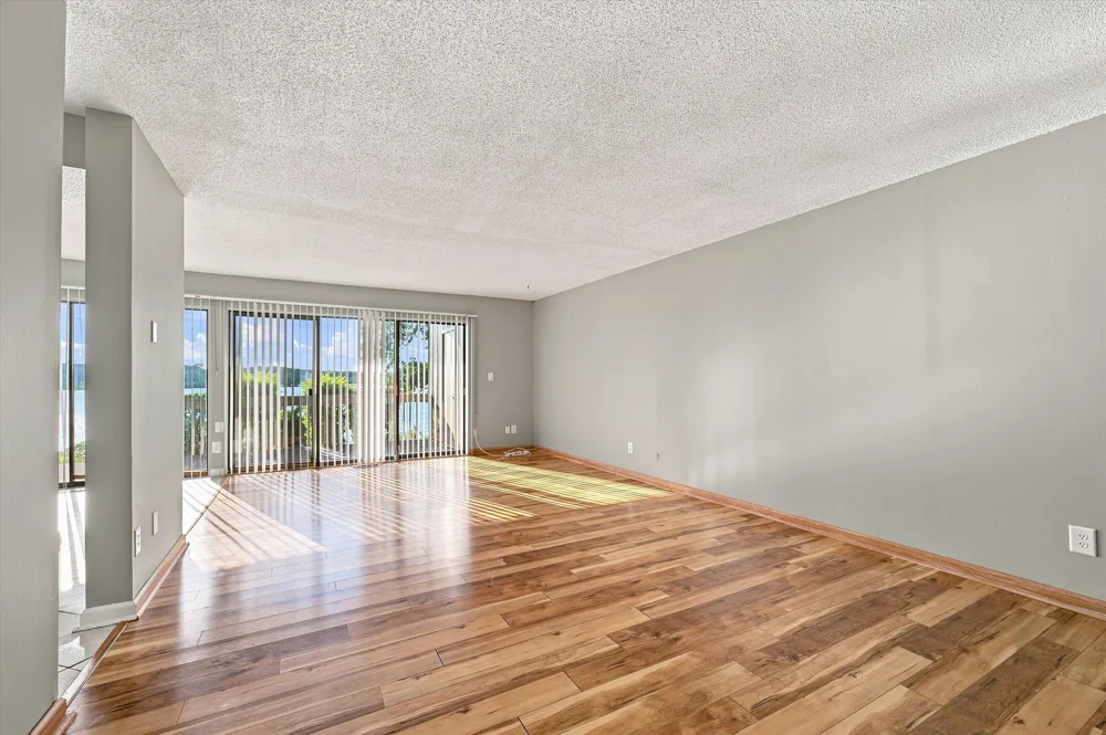 893 Cliffs Drive #107 Ypsilanti, MI 48198