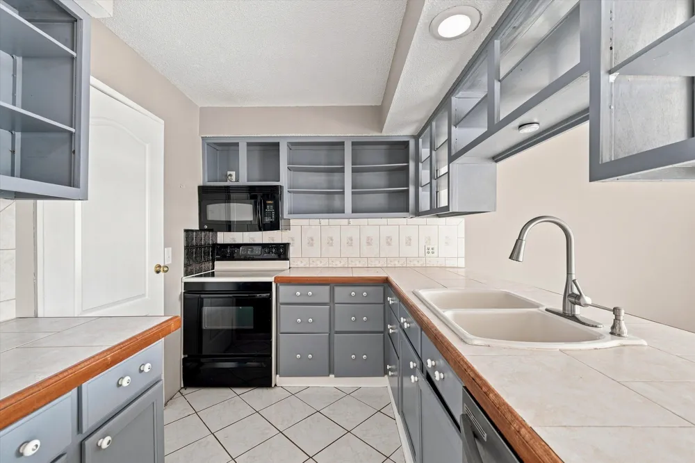 893 Cliffs Drive #107 Ypsilanti, MI 48198