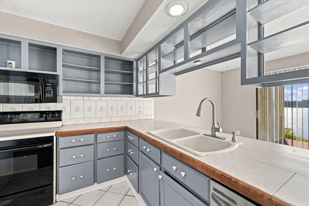 893 Cliffs Drive #107 Ypsilanti, MI 48198