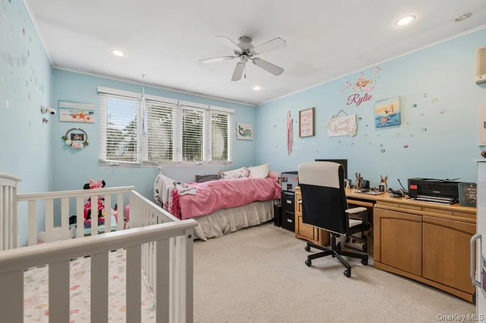 27 Wheelbarrow Lane Wantagh, NY 11793