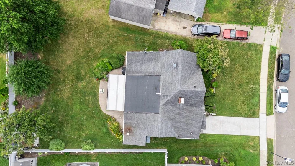 27 Wheelbarrow Lane Wantagh, NY 11793