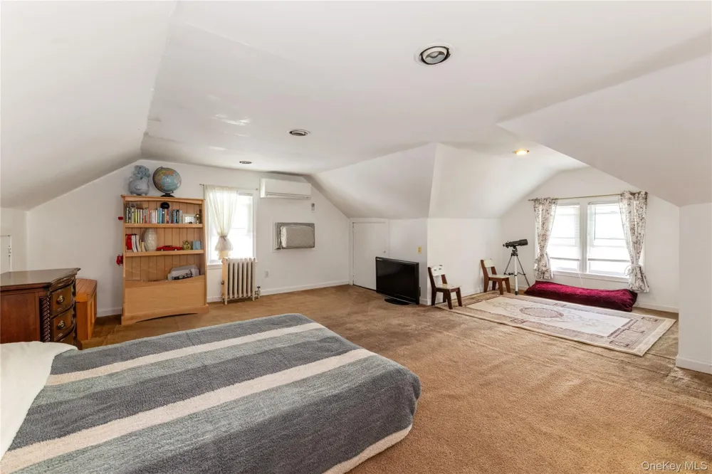 89-72 216th Street Queens Village, NY 11427