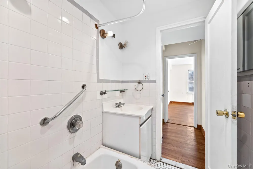 141-21 78th Road #1B Kew Garden Hills, NY 11367