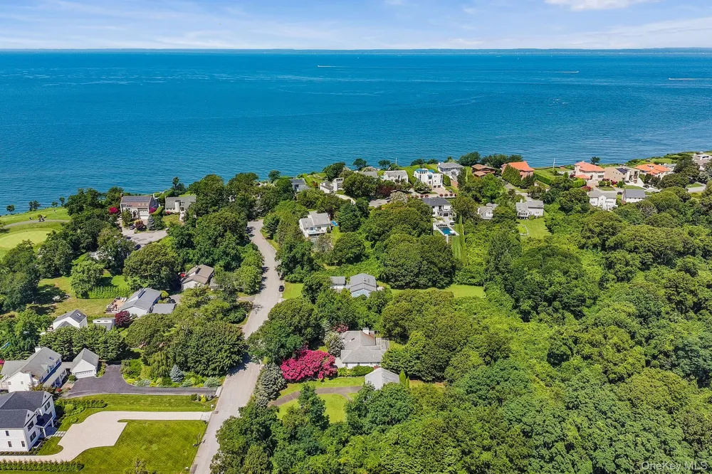 515 The Greenway East Marion, NY 11939