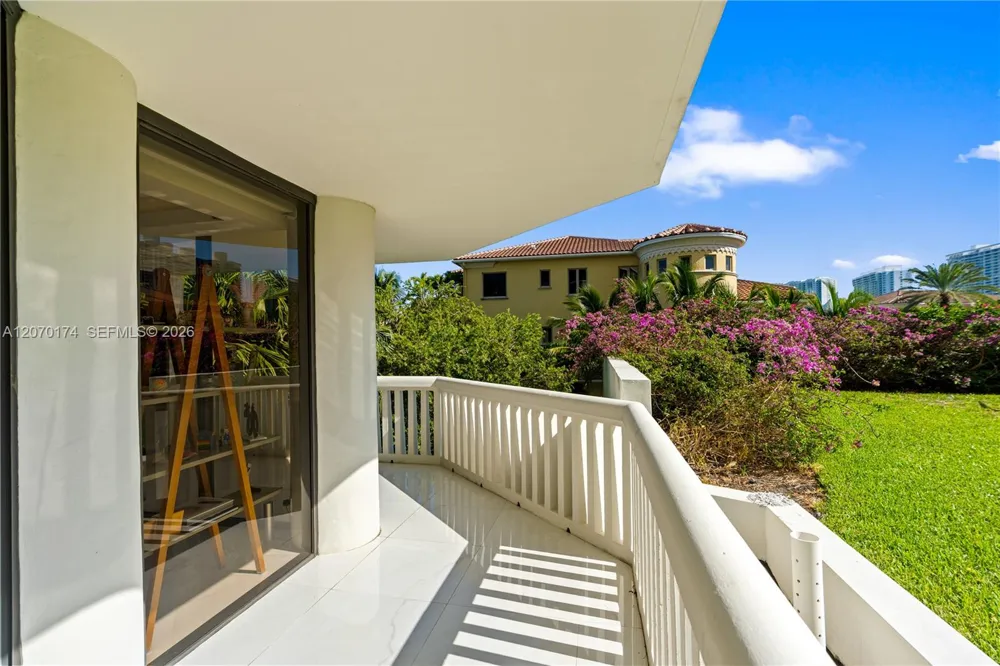 1000 W Island Blvd #202 Aventura, FL 33160