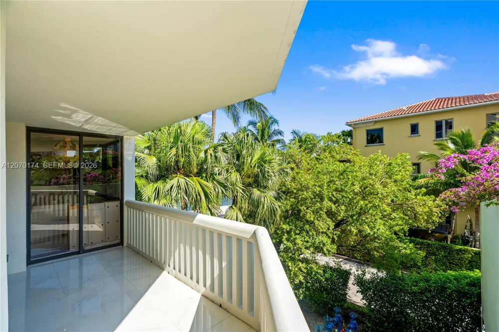 1000 W Island Blvd #202 Aventura, FL 33160