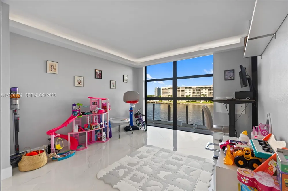 1000 W Island Blvd #202 Aventura, FL 33160