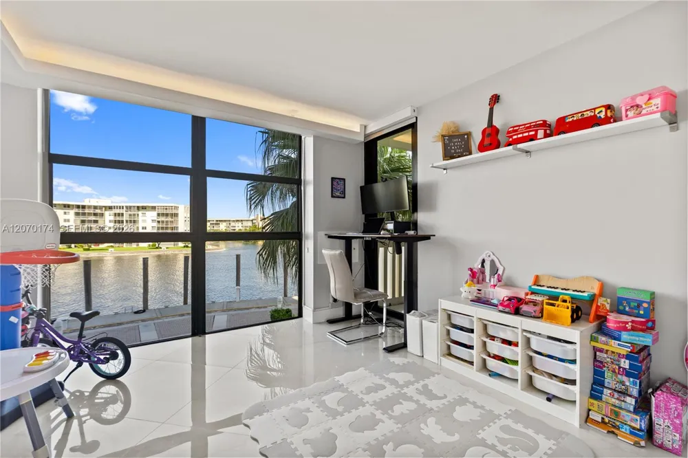 1000 W Island Blvd #202 Aventura, FL 33160