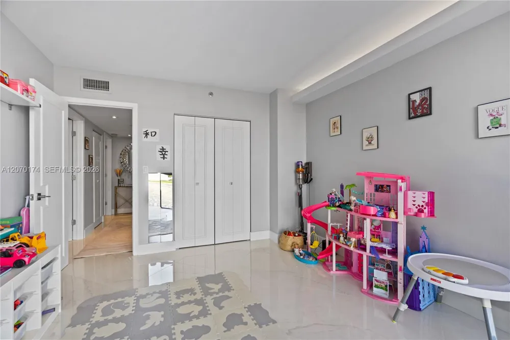 1000 W Island Blvd #202 Aventura, FL 33160