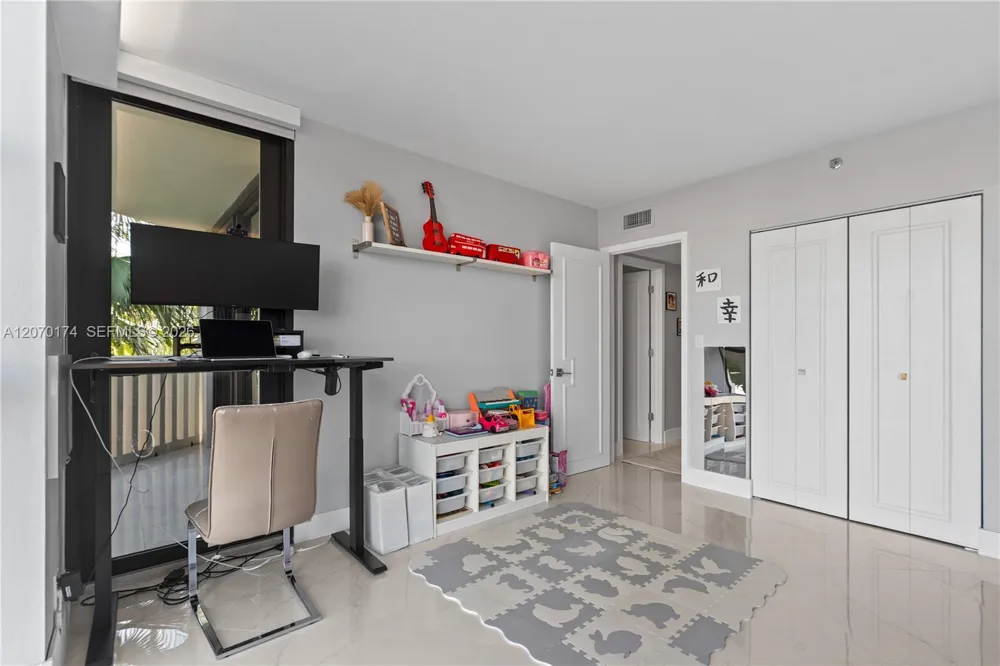 1000 W Island Blvd #202 Aventura, FL 33160