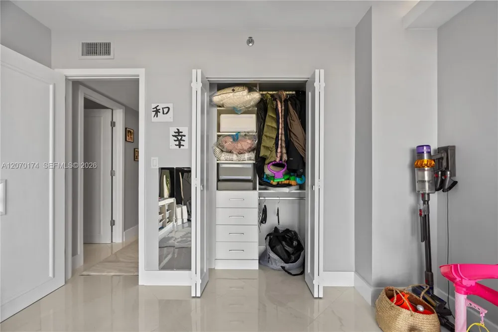 1000 W Island Blvd #202 Aventura, FL 33160