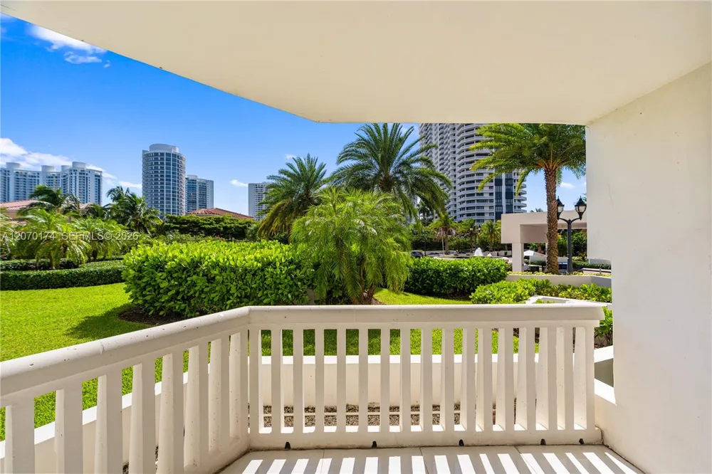1000 W Island Blvd #202 Aventura, FL 33160