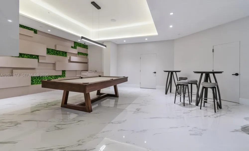 1000 W Island Blvd #202 Aventura, FL 33160