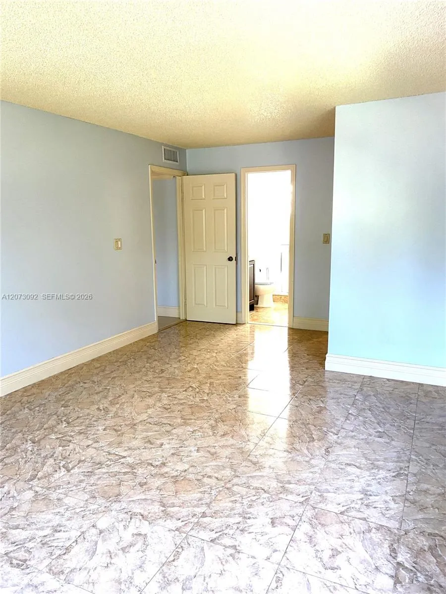 7020 Nova Dr #209D Davie, FL 33317