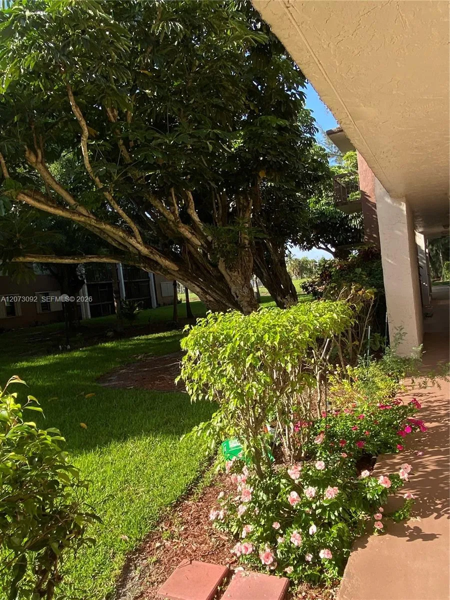 7020 Nova Dr #209D Davie, FL 33317