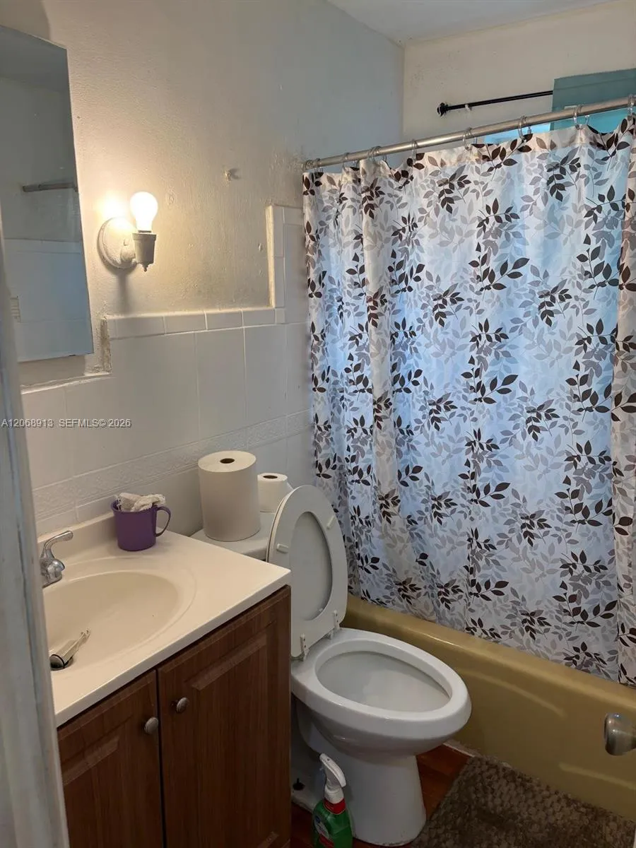 2745 NW 69th Ave Sunrise, FL 33313