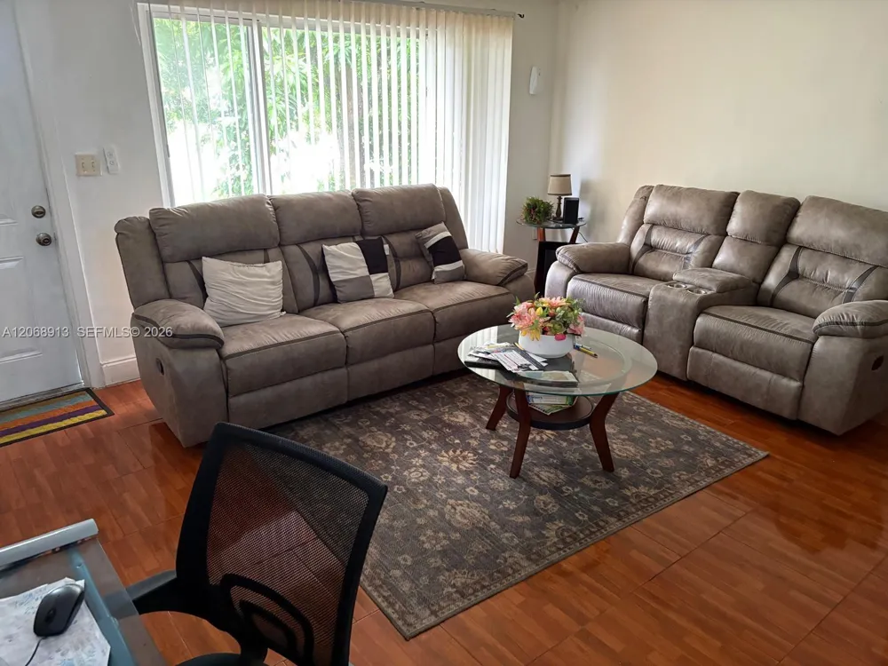 2745 NW 69th Ave Sunrise, FL 33313